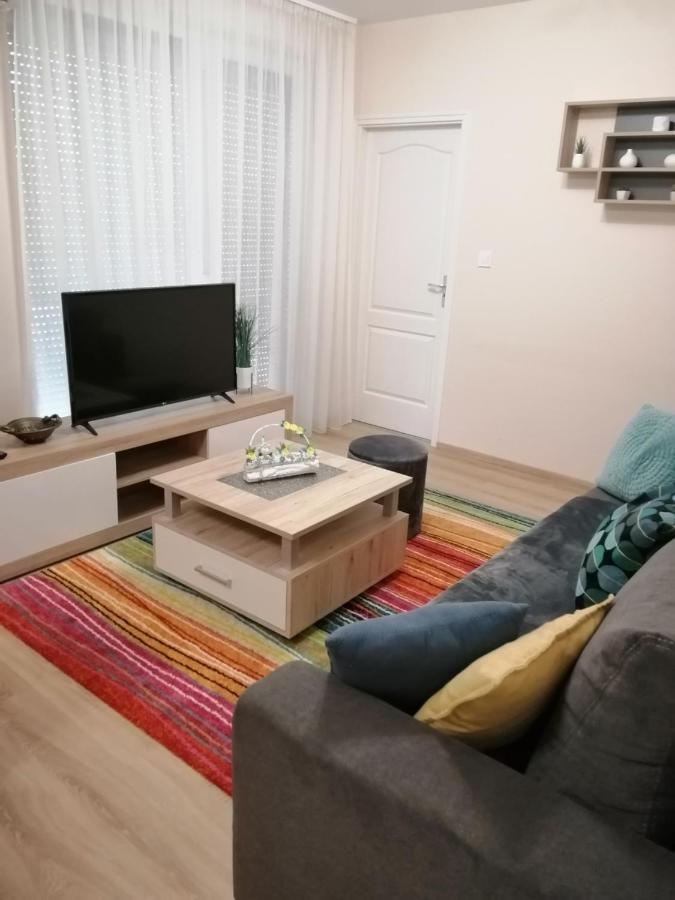 Boglarka Apartman Szegedin Exterior foto